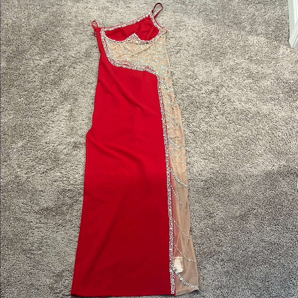Elegant Red Evening Dress With Sheer Accents